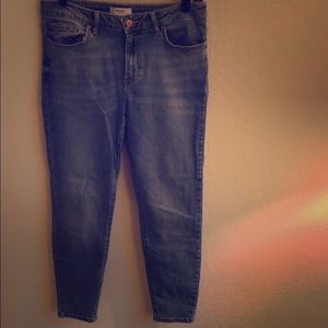 Light wash crop jean